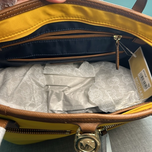 New with tags Michael Kors Sunflower Yellow Tote Bag💼🌻 - Picture 4 of 4
